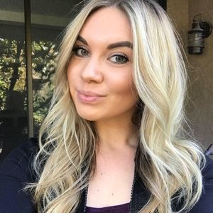 Meet your Posher, Caitlin